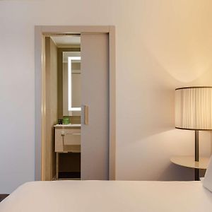 Camera con letto king size