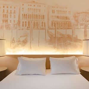 Deluxe Zimmer mit Kingsize-Bett